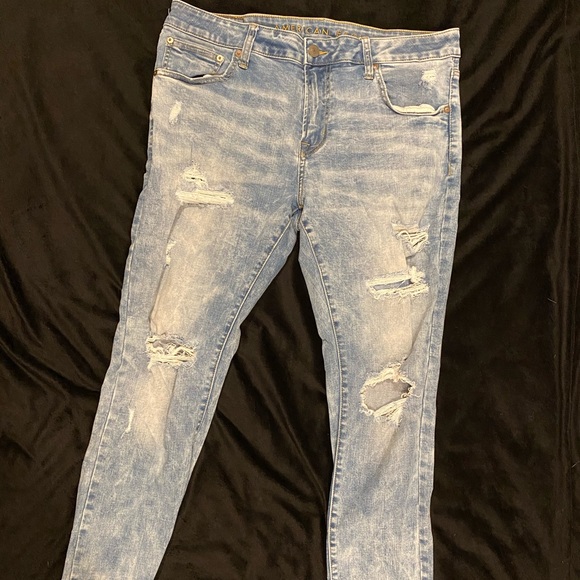 Distressed jeans - Picture 2 of 3